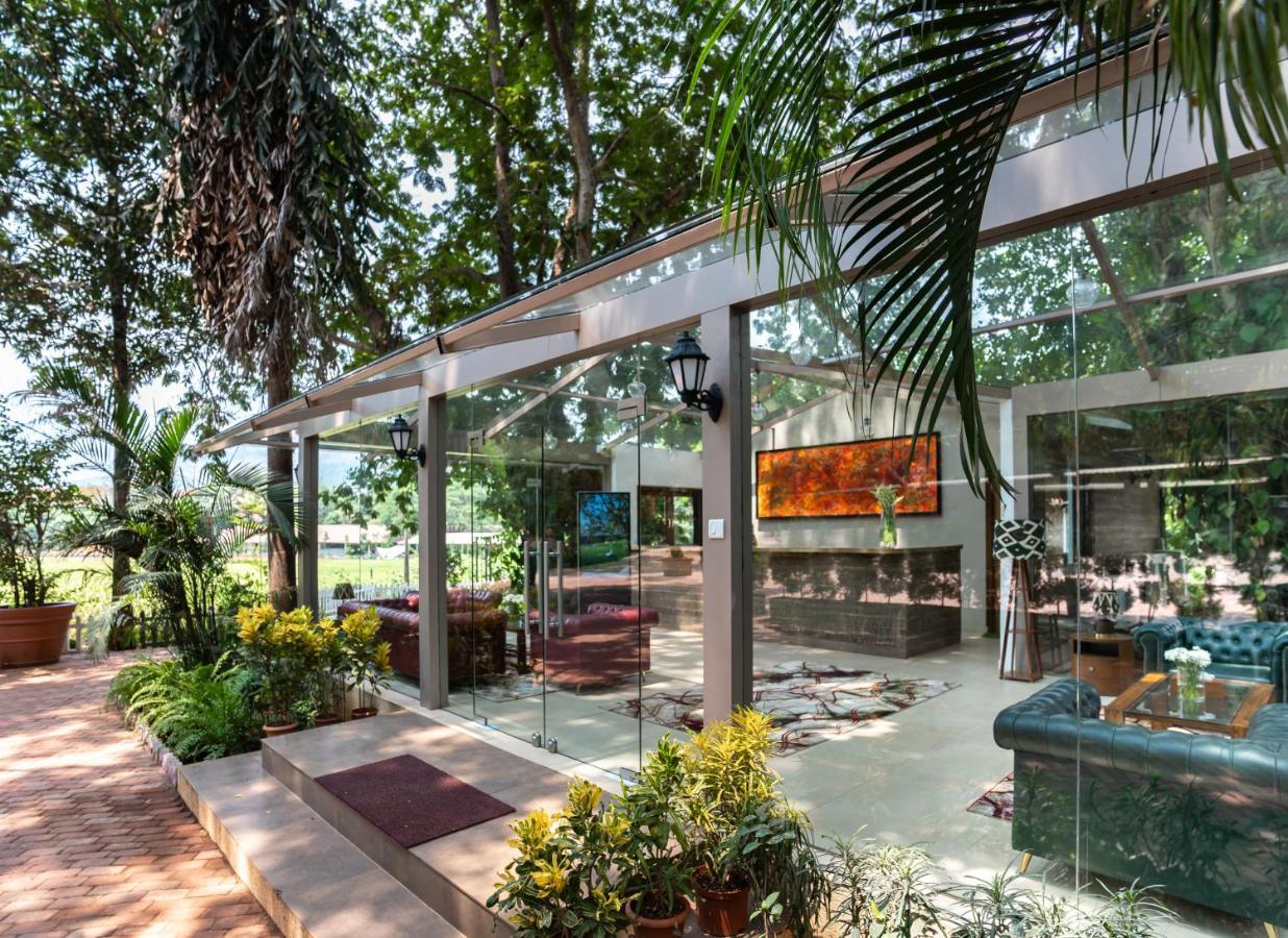 Oleander Farms, Karjat Hotell Exteriör bild