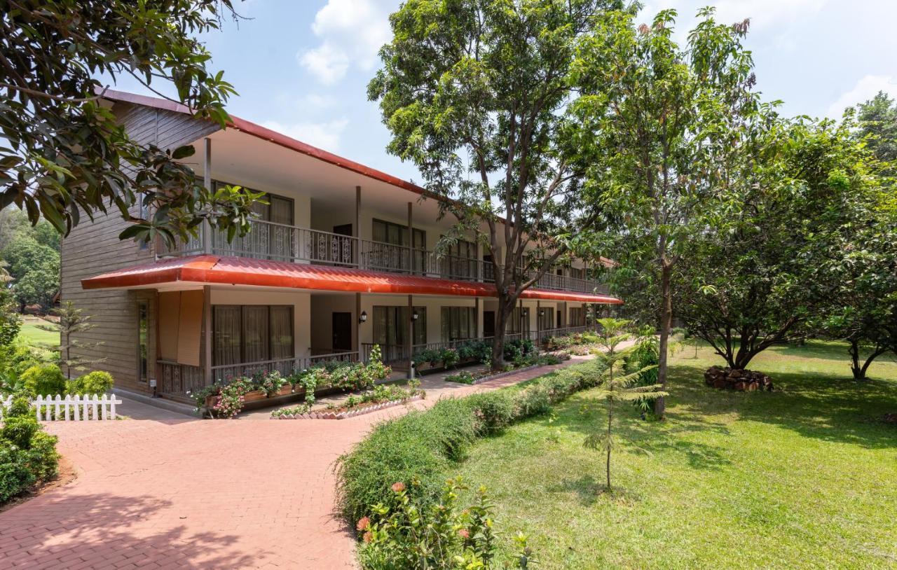 Oleander Farms, Karjat Hotell Exteriör bild
