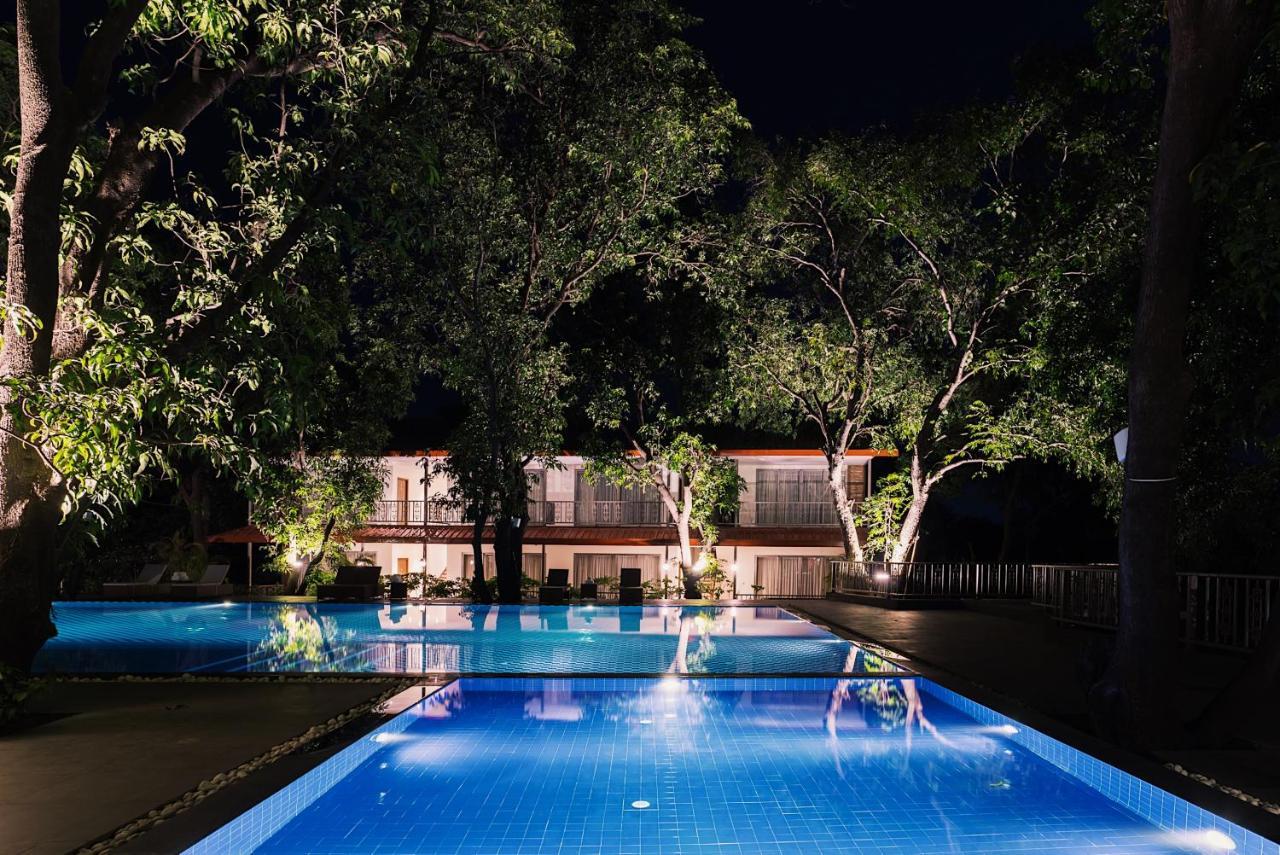 Oleander Farms, Karjat Hotell Exteriör bild