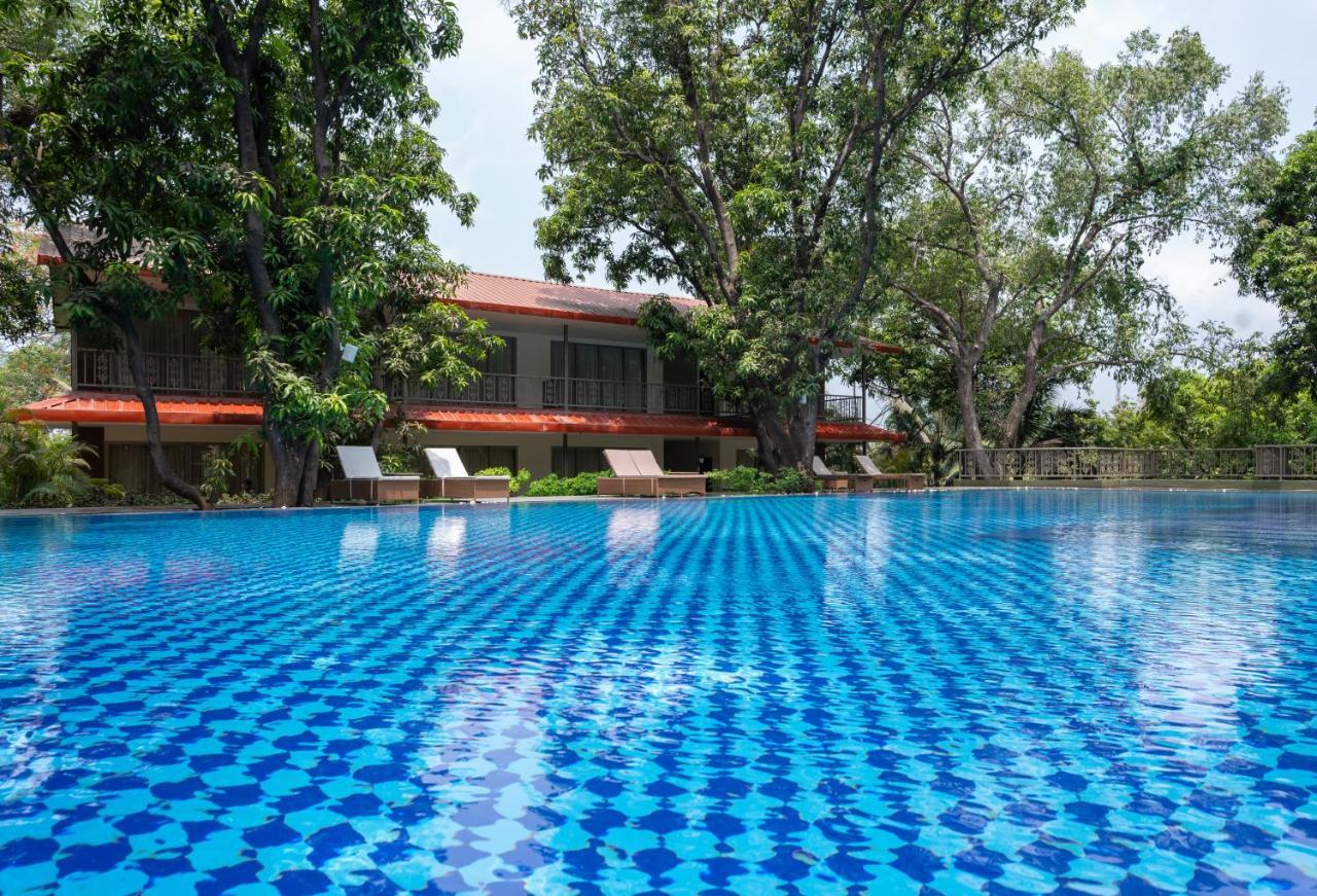Oleander Farms, Karjat Hotell Exteriör bild