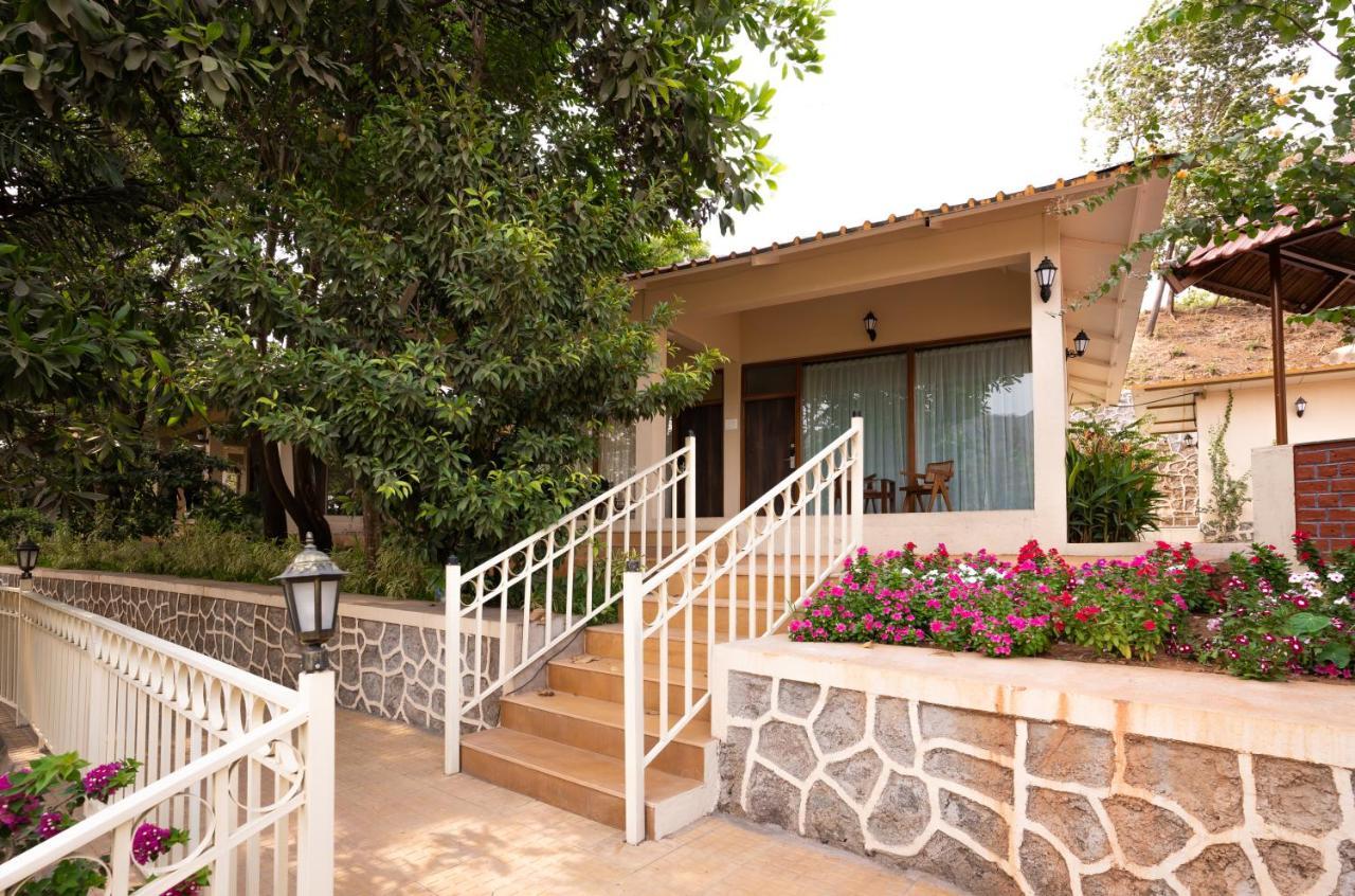 Oleander Farms, Karjat Hotell Exteriör bild